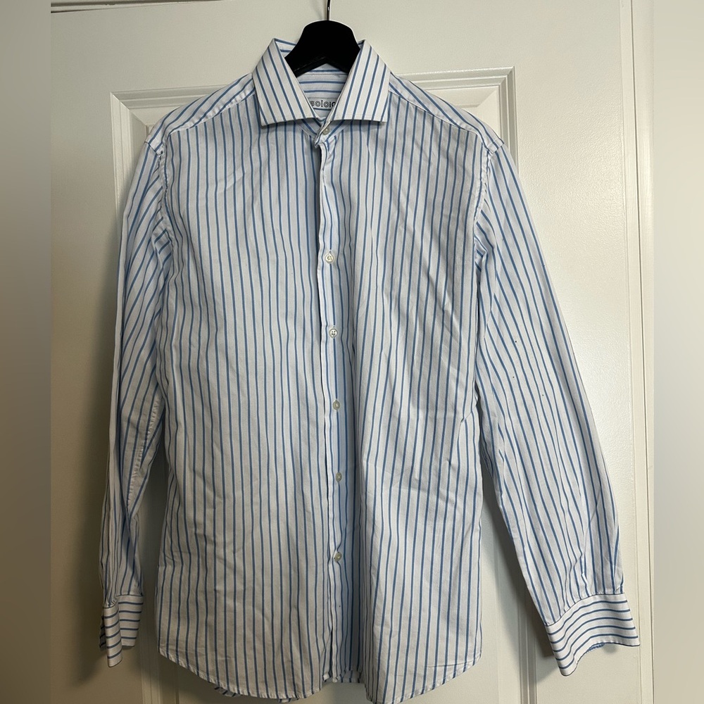 Men's Slim Fit Dress Shirt. Spread Collar.